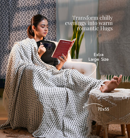 Cloudy Sofa Blanket - Running Line Black & White