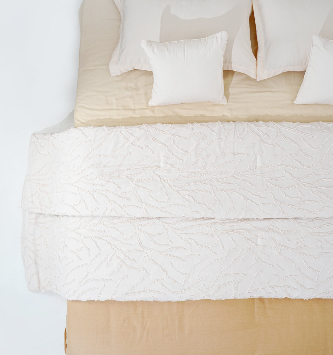Midnight Air Threaded Comforter - Vanilla